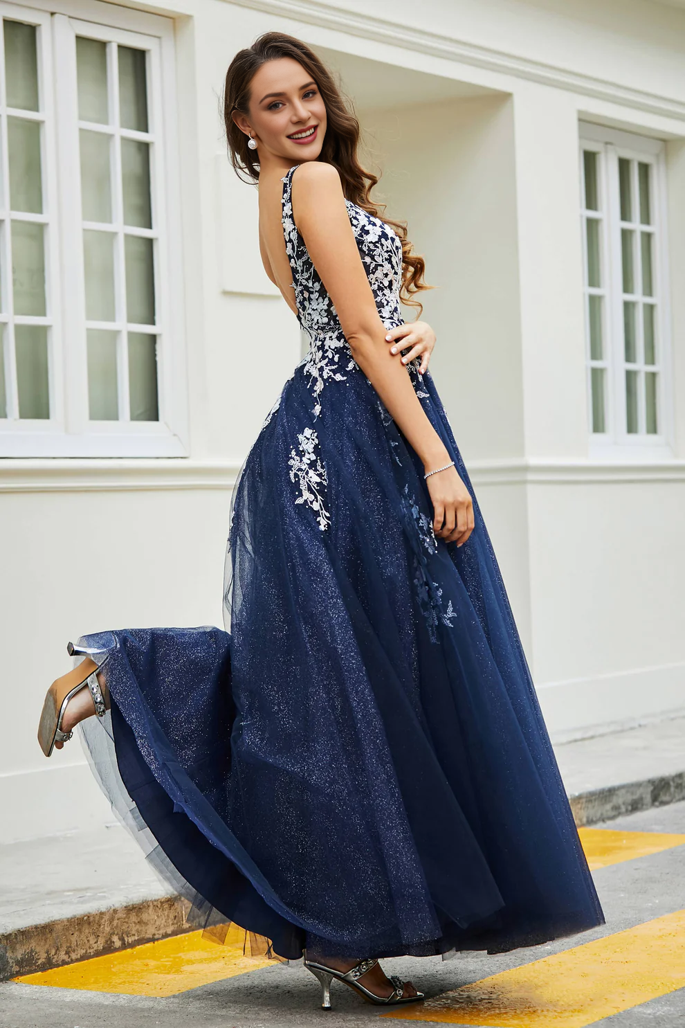 Sparkle Tulle A-Line Wide Shoulder Straps Plunging V-Neck Sleeveless Backless Retro Lace Applique Long Discount Party Dress Hot Sale Prom Dresses